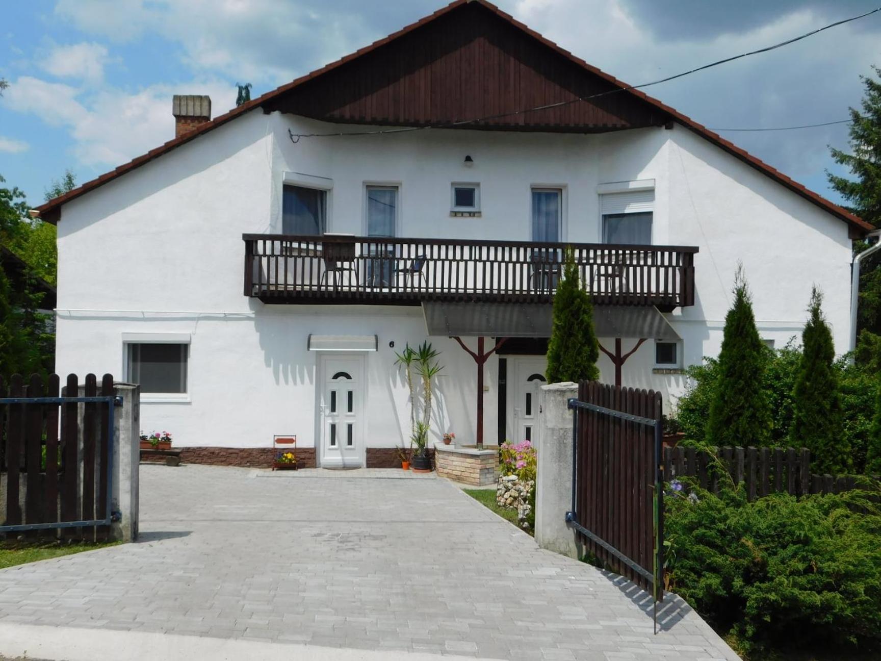 Fenyo Vendeghaz Hotel Parádsasvár Екстериор снимка
